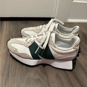 New Balance 327 White/Green Lizard Sneaker